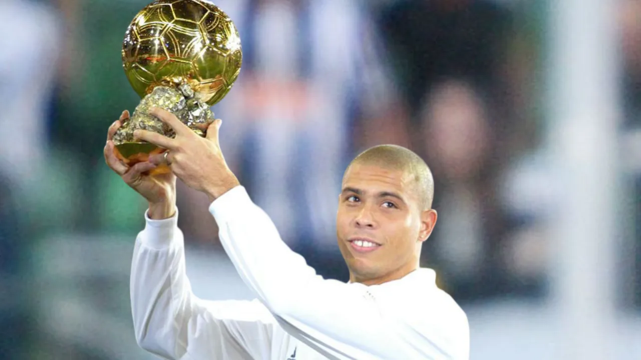 Ronaldo Nazario Balón de Oro UEFA y la France Football 2002