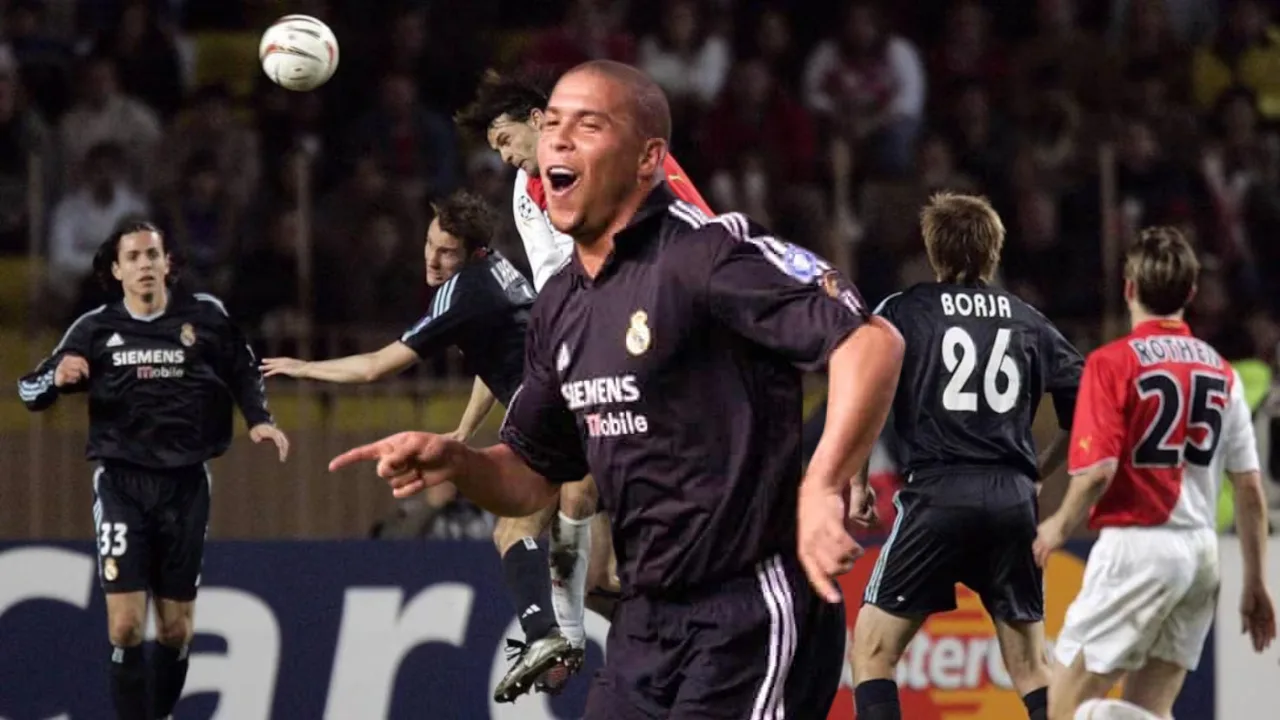 Ronaldo Nazario con el Real Madrid en la UEFA Champions League 2003-2004