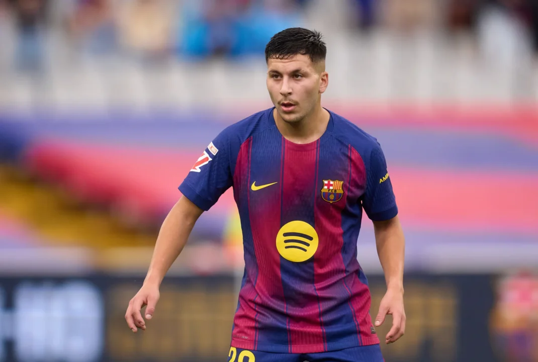 Roony Bardghji con la camiseta del FC Barcelona