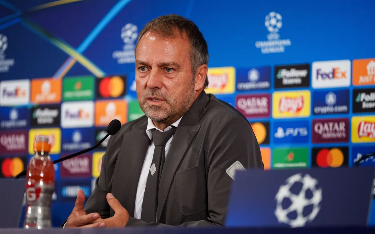 Hans-Dieter Flick en rueda de prensa de Champions League