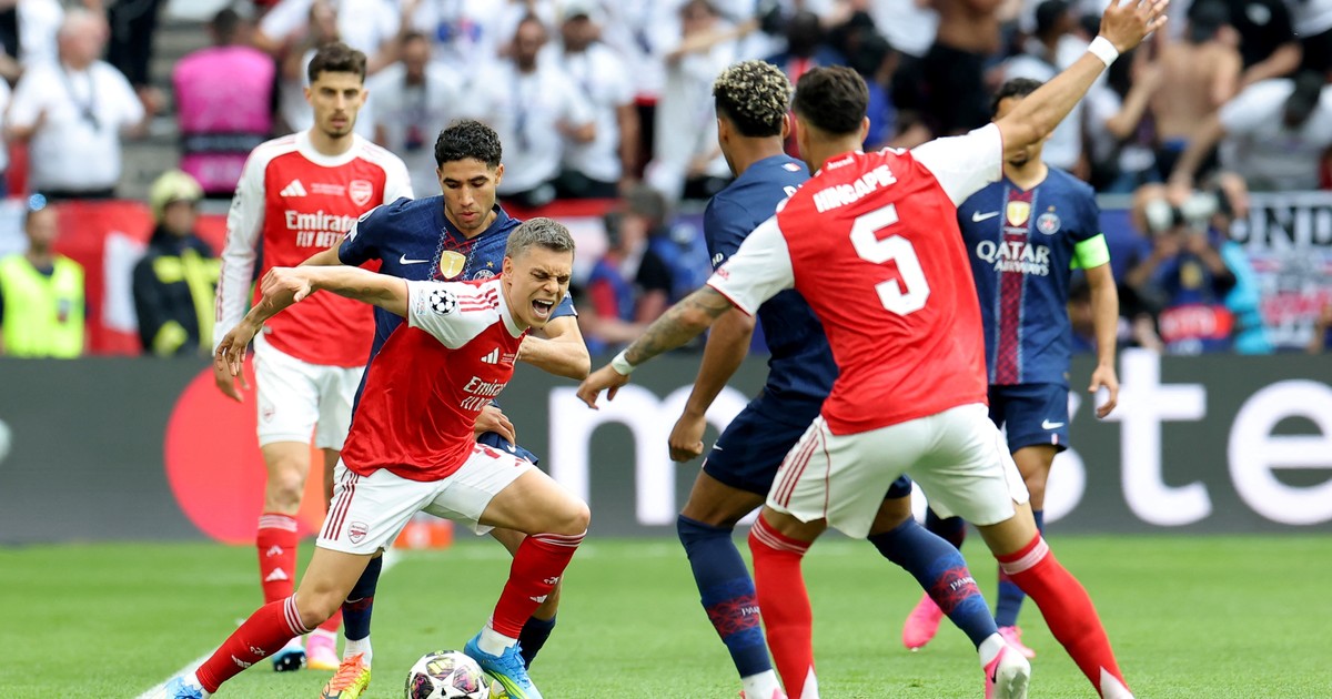 La jugada de la posible mano de Leandro Trossard ante PSG