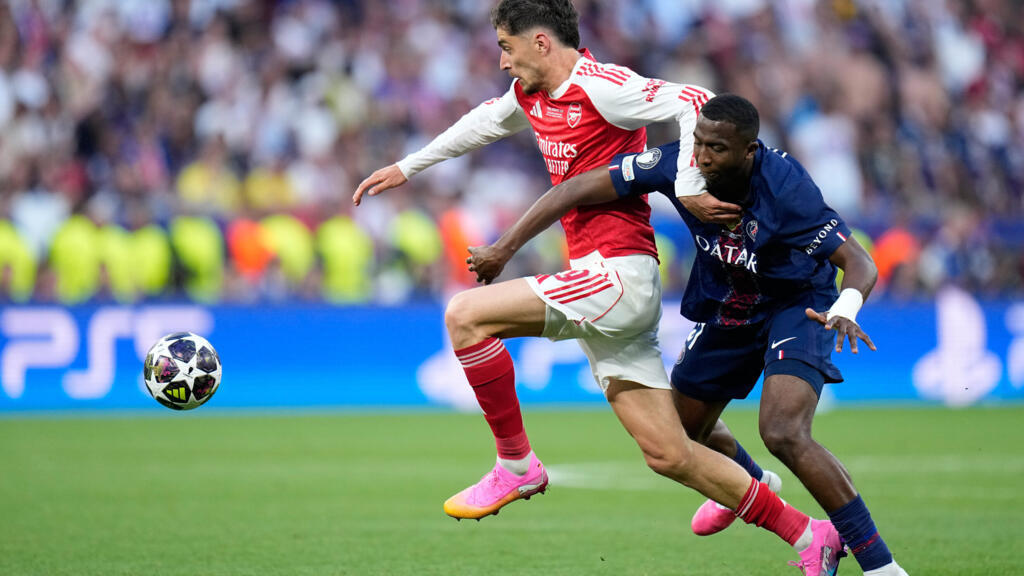 Jugadores del PSG celebran la Champions League tras vencer al Arsenal