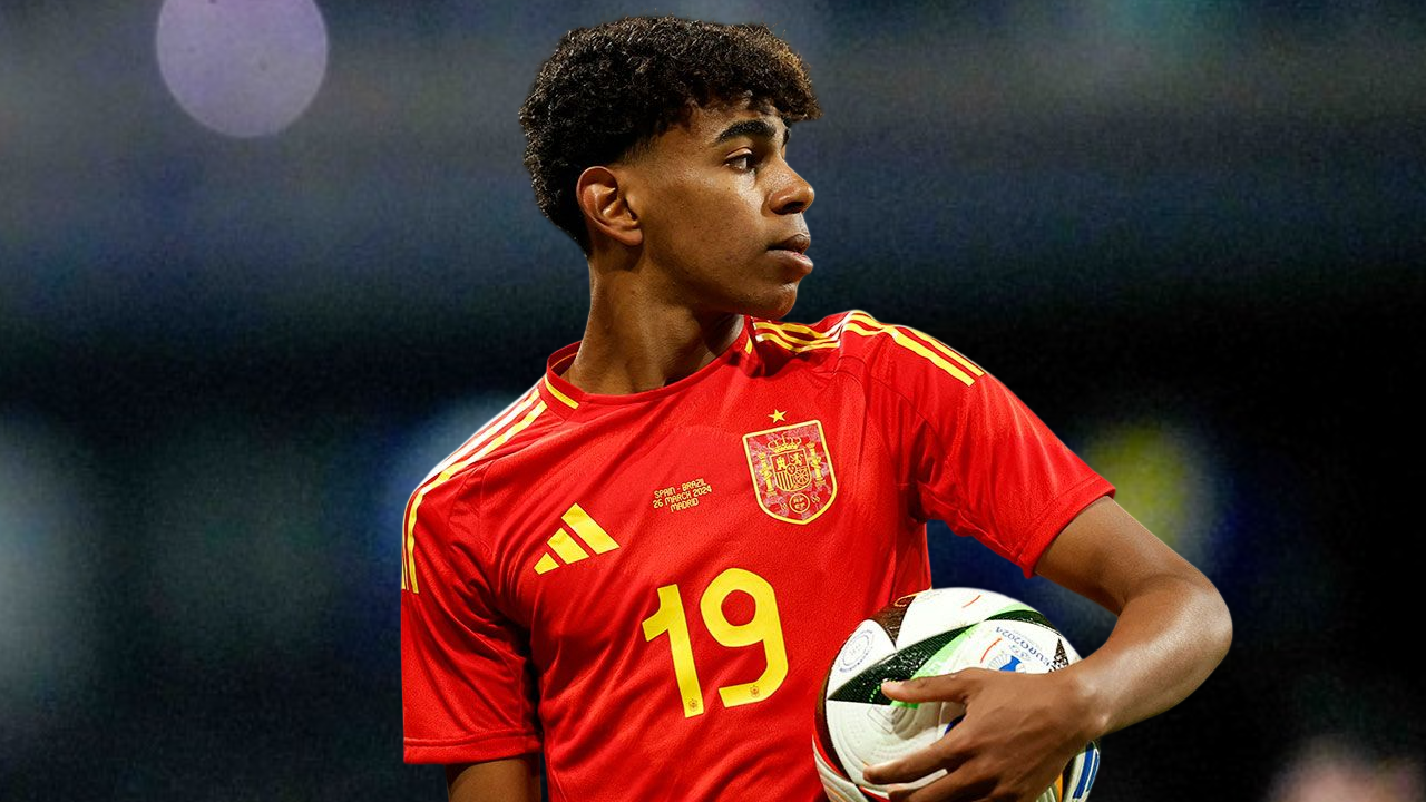 Lamine Yamal con la camiseta de la selección de España